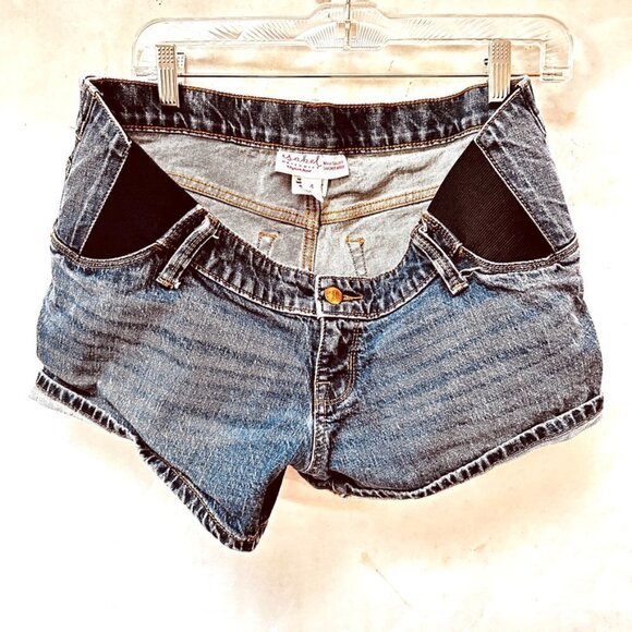 Isabel Maternity by Ingrid & Isabel Denim Hot Shorts Size 4 Jeans Blue Midi - Picture 3 of 5